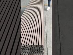 Panel akustyczny z listew drewnianych